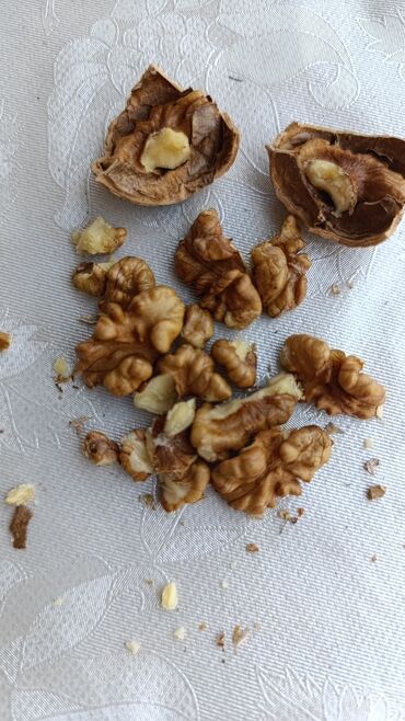 Сухофрукты, орехи, снеки: Продаю грецкие орехи, нечищенные в селе Новопокровка 100-150кг