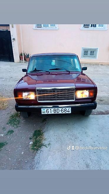 disk 17 lik: VAZ 2107 sedan – tünd albalı rəngdə klassik model. Texniki və dizayn — 4