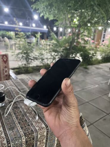 Apple iPhone: IPhone SE 2020, 64 GB, Qara
