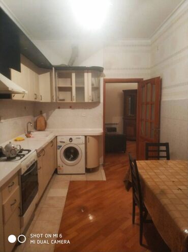 Uzunmüddətli kirayə mənzillər: Nərimanov rayonu Nərimanov metrosunun yaxınlığında, yaşayış sahəsi 90 — 8