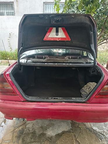 muherrik yastigi: Mercedes-Benz C-Class (W202) sedan - Kuzov: 4 qapılı sedan, qırmızı — 1