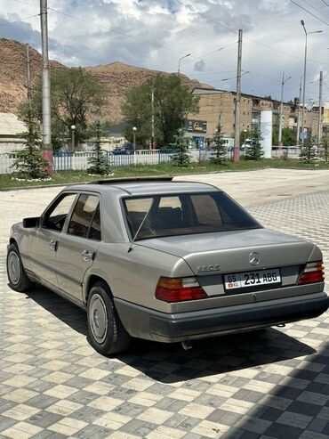кир машине: Mercedes-Benz W124: 1987 г., 2.3 л, Механика, Бензин, Седан
