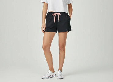czarna koszula i krótkie spodenki: Shorts for women, size S