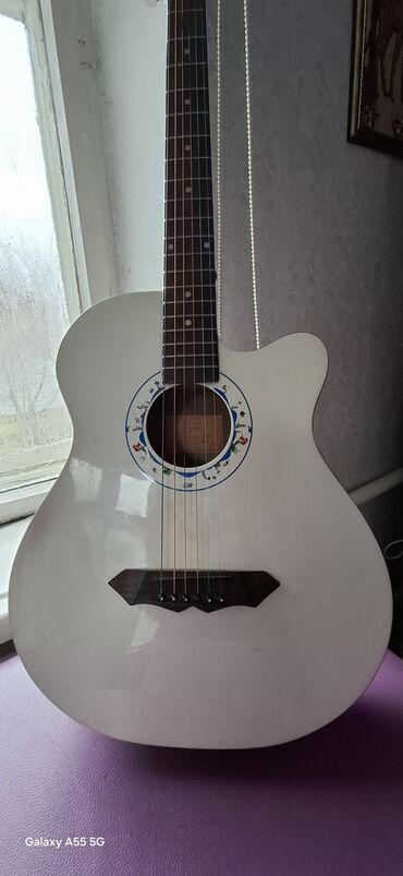 Гитары: Гитара гитары есть еще скрипка 1/8 и аккордеон барабанная установка — 4