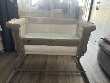 Манежи-кровати: Детская приставная кроватка Chicco NEXT2ME MAGIC EVO. Очень удобная