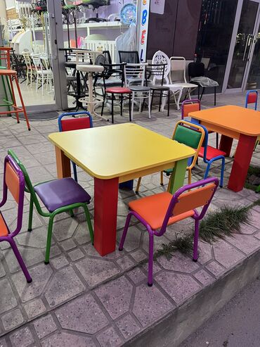 Uşaq masaları: Oğlan və qız üçün, Yeni, Siyirməsiz, Bağça masası, Stullar ilə — 4