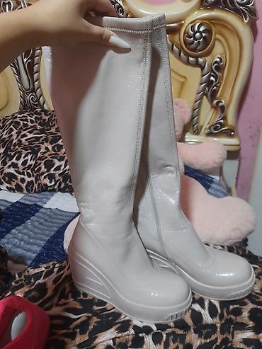 ag kofta: 👢 Qadın çəkməsi satılır 🤍 Rəng: ağ 📏 Ölçü: 39 ♻️ Geyinilib, ikinci — 3