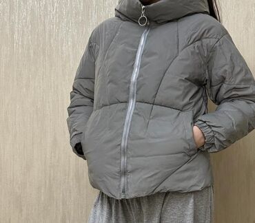 зимние женские куртки бишкек: Пуховик, Короткая модель, С капюшоном, S (EU 36)