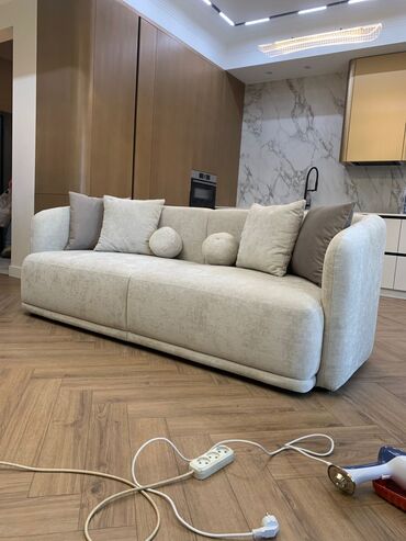 Швеи: Срочно требуется швея по мягкой мебели,с опытом работы, ответственный — 5