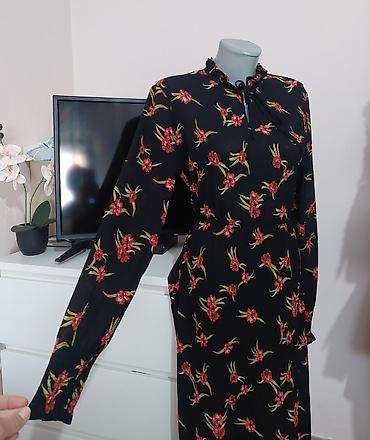 Personal Items: Haljina midi dužine sa cvetnim printom - Boja: crna podloga sa jarko — 3