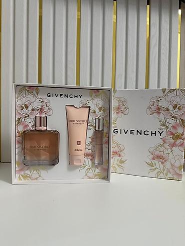 don şəkilləri çəkmək: Givenchy, Lancôme və Giorgio Armani brendlərindən qadın ətir dəstləri — 4