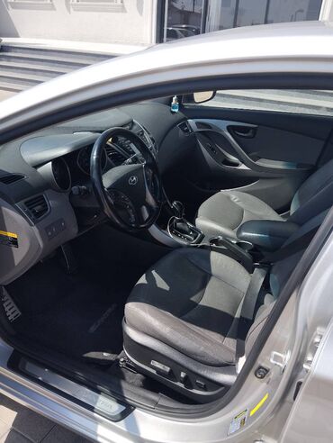 Hyundai: Hyundai Elantra: 2 l | 2014 il Sedan — 6