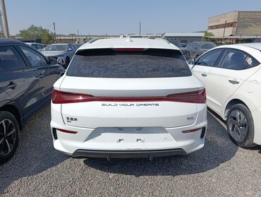 электромобиль neta: BYD : 2021 г., 0.1 л, Робот, Электромобиль, Седан
