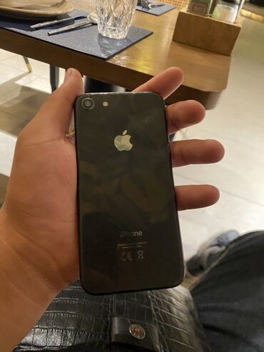Apple iPhone: IPhone 8, 64 ГБ, Черный