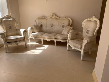 стол в кабинет руководителя: İşlənmiş, Divan, 2 kreslo