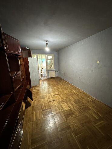 продаю квартиру новопокровка: 1 комната, 32 м², 104 серия, 3 этаж, Старый ремонт