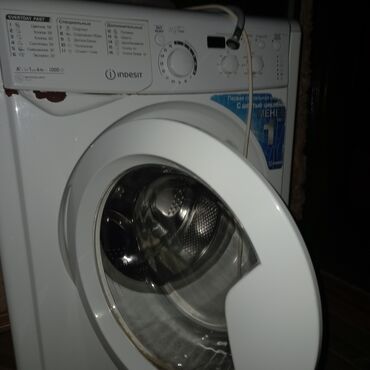 шланги стиральной машины: Стиральная машина Indesit, Б/у, Автомат, До 7 кг, Компактная