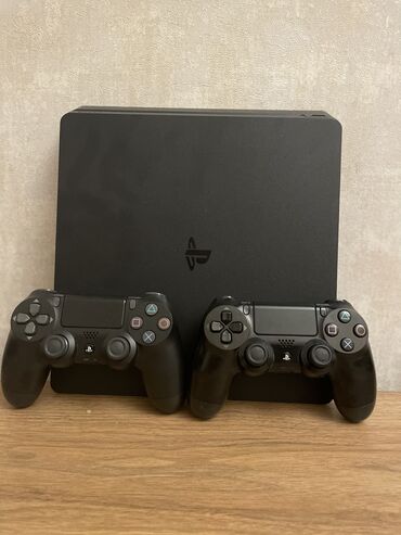 ikinci el playstation: Playstation 4 SLİM 500GB Ev şəraitinde işlədilib.prablemi