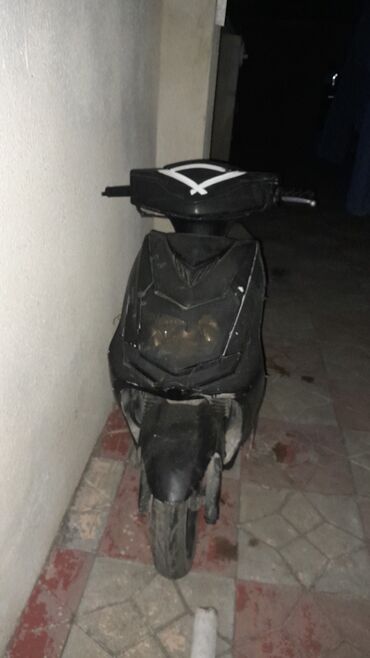 yamaha 740: Yamaha 125 cc di mator islek vezyetdedi akumlayr kaska ustunde verilir