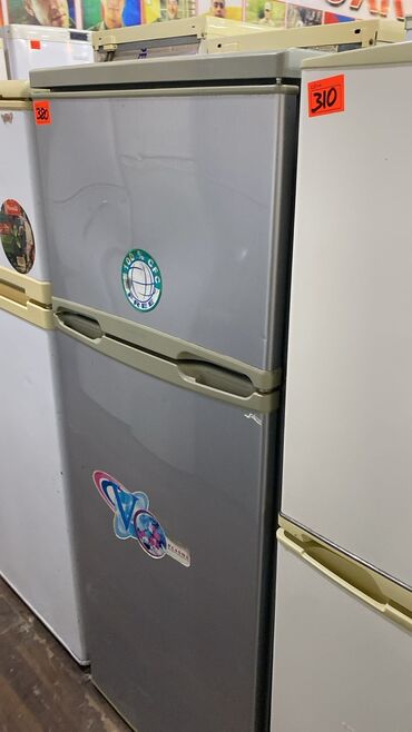 beko no frost: İki qapılı soyuducu - Rəng: boz/gümüşü korpus, açıq krem tutacaqlar -