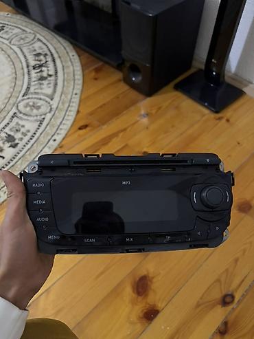 display: Seat ibiza 2011 Avtomobil üçün orijinal MP3 radio/mediaplayer başlığı — 1