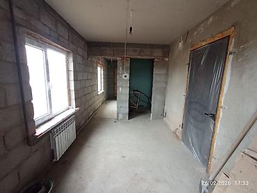 Продажа коттеджей и домов: Продаётся частный дом. второй этаж мансард, (недостроен), на первом — 4