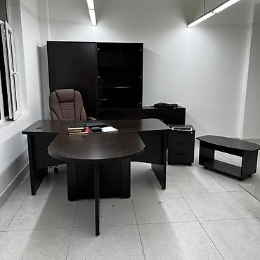 study table: Предлагается комплект офисной мебели, выполненный в темно-коричневом — 9