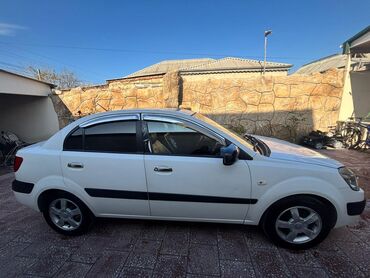 Kia: Kia Rio: 1.5 l | 2005 il Sedan — 4