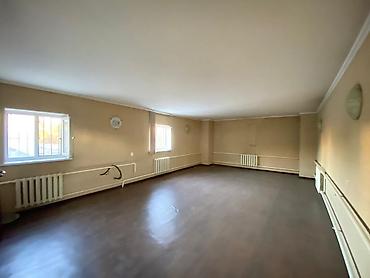 Долгосрочная аренда домов: 750 м², 15 комнат, Евроремонт, Забор, огорожен, Парковка — 19