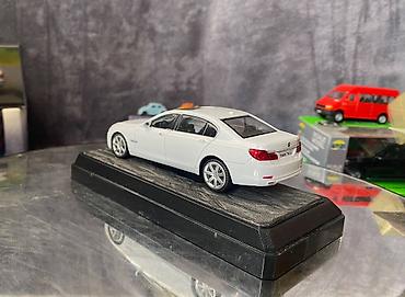 Avtomobil modelləri: Коллекционная модель BMW 750i F02 white 2008 RASTAR Scale 1:43 Art — 4