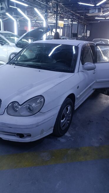 меняю на соната: Hyundai Sonata: 2002 г., 2 л, Механика, Бензин, Седан