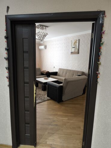 Uzunmüddətli kirayə mənzillər: Geniş və işıqlı mənzil Satilir - Planlama: geniş dəhliz, böyük yataq — 24