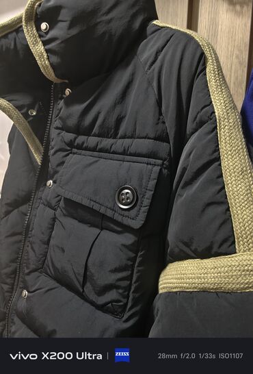 Пуховики и зимние куртки: Трендовый утеплённый зимний пуховик с акцентной отделкой — тепло — 5