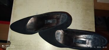 crne cizme na stiklu: Salonke, 36