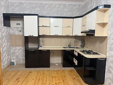 Mətbəx mebeli: Mətbəx mebeli satılır 550₼. Ölçü dəqiq deyil. Üzərində qaz moyka — 1