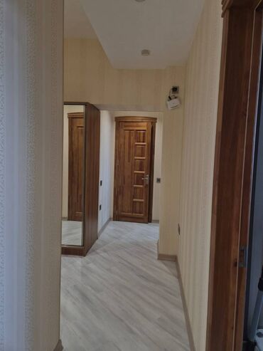 Uzunmüddətli kirayə mənzillər: Ev studio tiplidi. 2 sanuzel və 2 balkon var. Su işıq daimidir. Qaz — 10