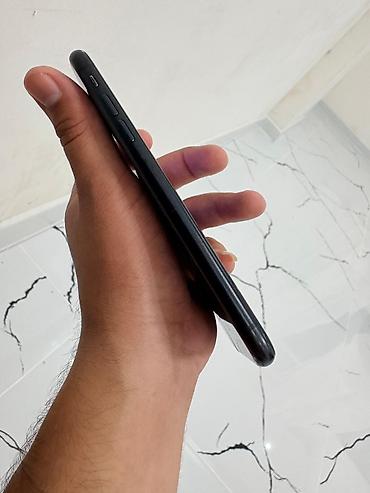 Mobil telefonlar: IPhone Xr, Qara, Qırıq — 8