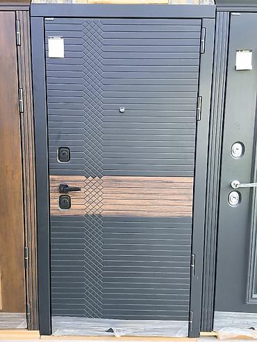 Möhkəm metal giriş qapısı - Material: polad konstruksiya, mat qrafit