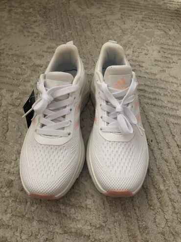 обувь белая: Женские кроссовки adidas Вьетнам новые размер 37
