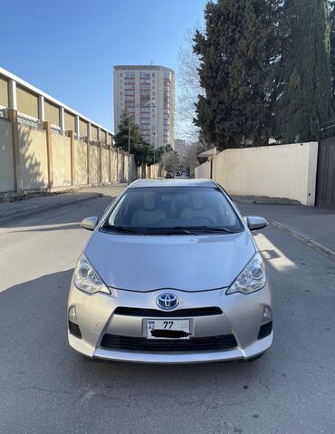 Toyota: Toyota Prius: 1.5 l | 2014 il Hetçbek