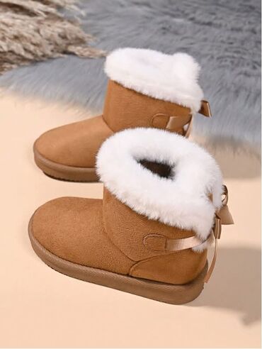 Čizme: Cena:2000din Dostupni brojevi:33 Poručuje se isporuka za desetak — 6