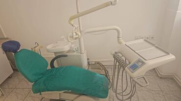 Digər biznes avadanlığı: Stomatoloq kreslosu satilir. 28 May klinikada yerleshilir