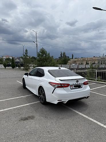 щвеный машина: Сдаю Toyota Camry, Посуточно, Без водителя — 3