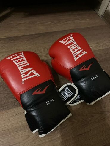 спортивный пояс: Боксёрские перчатки EVERLAST почти новые✅️
свои вещи