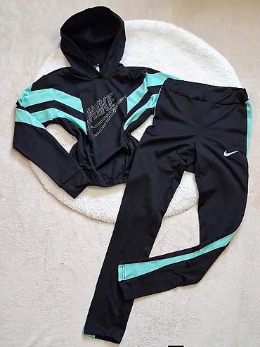 pull anbear: NIKE zenski komplet 
Velicina S 
Cena 4100 dinara🟨🟨 — 3