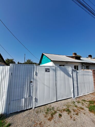 двухэтажных домов в бишкеке: Барачный, 50 м², 3 комнаты, Собственник, Косметический ремонт