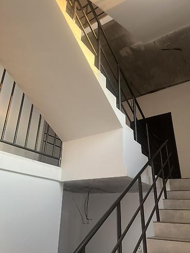 Коммерциялык мүлк: Ижарага Толугу менен кеңсе: 500 м², Турак үйдө, Биринчи катар — 8