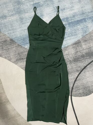 пакет одежды: Платье в цвете Изумруд одето 1 раз размер xs на худеньких девушек