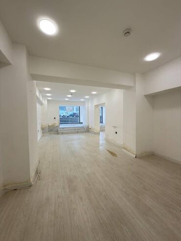 Ofislər: Azadliq və Nəsib Bəy Yusifbəyli keçələrinin kəsişməsində, yeni tikili -da lalafo.az — 8 Ofislər: Azadliq və Nəsib Bəy Yusifbəyli keçələrinin kəsişməsində, yeni tikili — 8