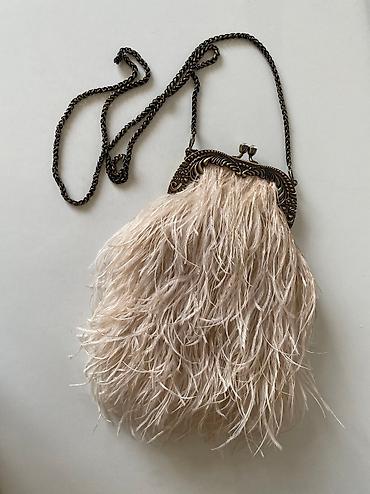 Классические сумки: Вечерняя сумочка из перьев страуса дополнит ваш выход в свет — 7